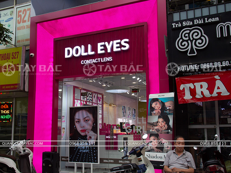 Biển quảng cáo cửa hàng mỹ phẩm Doll Eyes