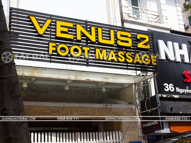 Biển quảng cáo nhà hàng Venus
