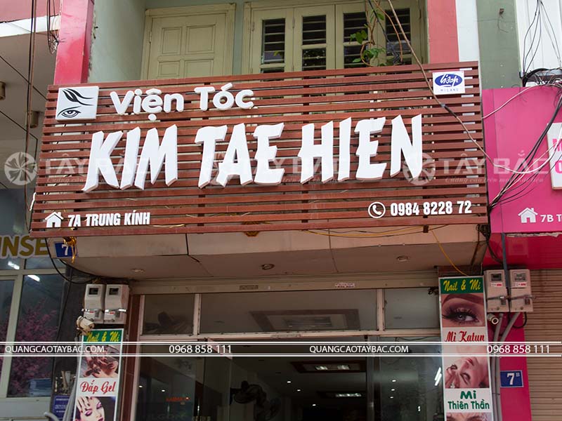 Biển quảng cáo salon tóc KIm Tae Hien