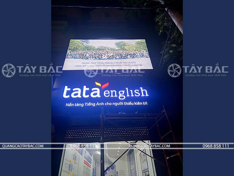 Biển quảng cáo trung tâm tiếng anh Tata English