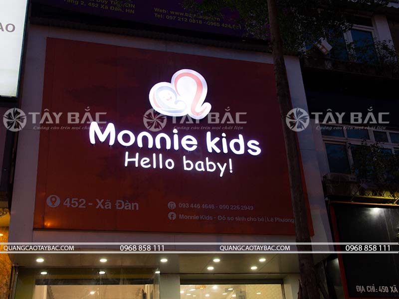 Biển quảng cáo shop quần áo trẻ em Monnie