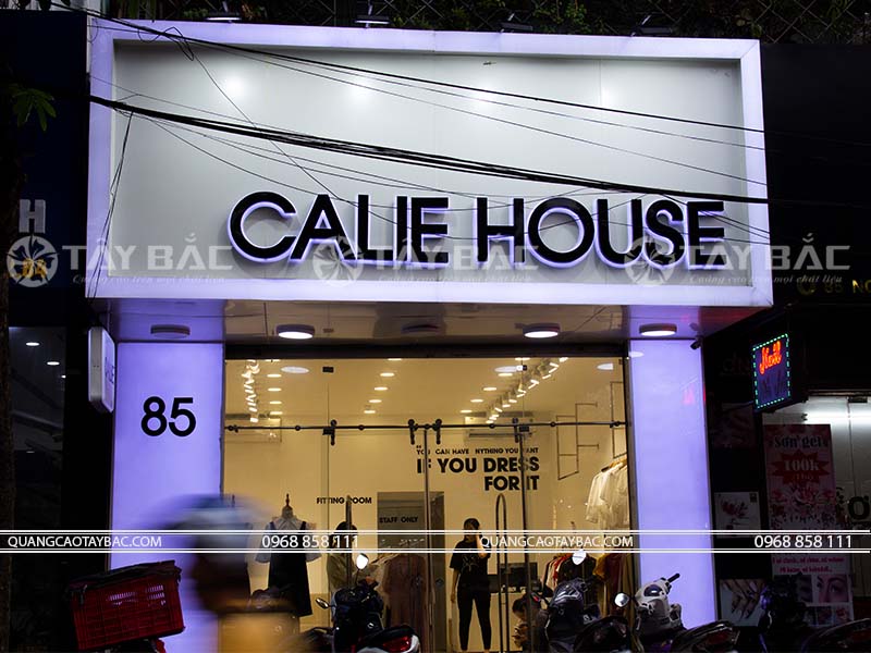 Biển hiệu shop quần áo Calie House