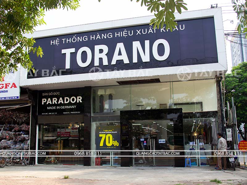 Biển quảng cáo shop quần áo Torano