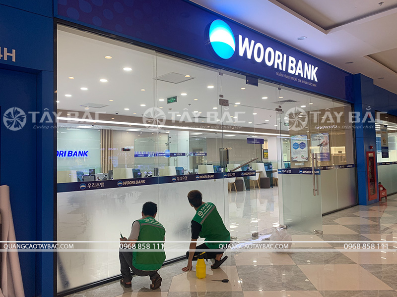 thi công biển hiệu ngân hàng Woori Bank