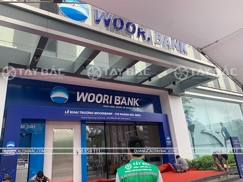 thi công biển hiệu ngân hàng Woori Bank